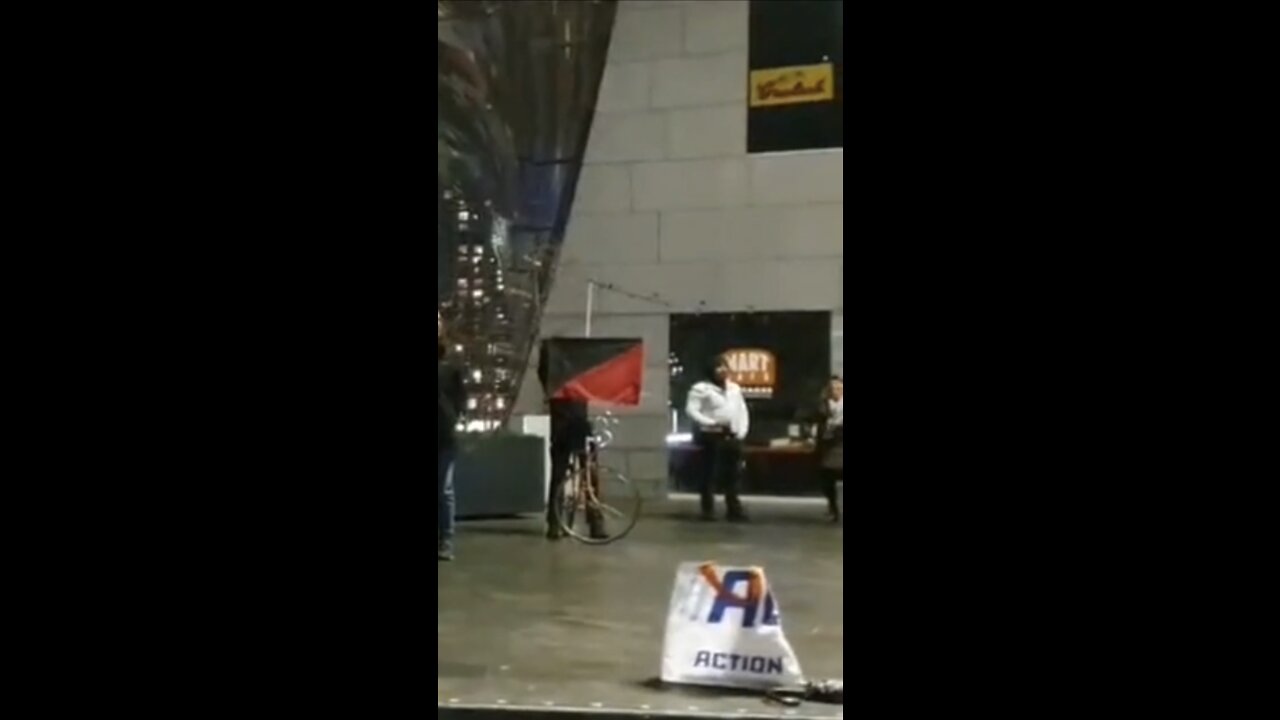 ANTIFA vlag op Avondklok protest - Binnerotte,Rotterdam - 23/01/21