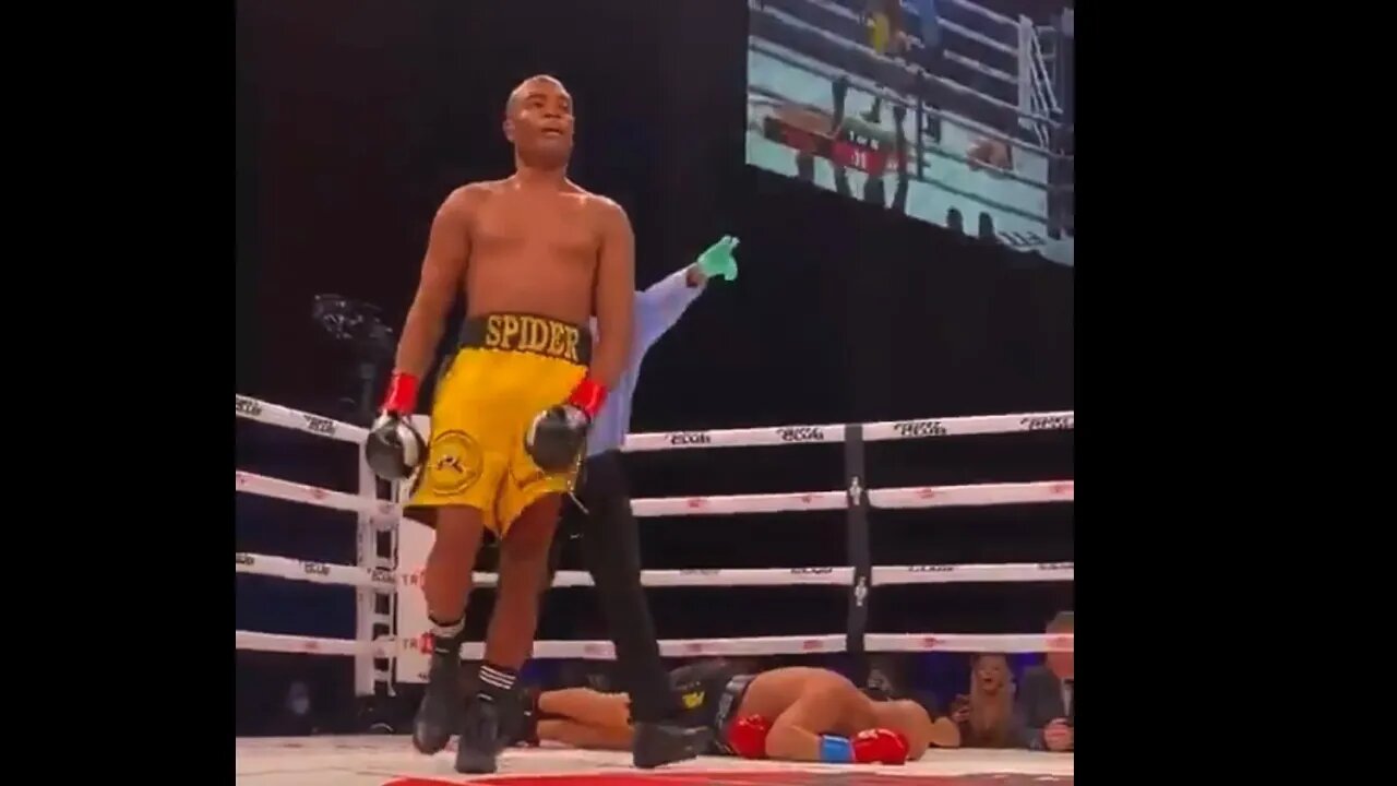 Anderson Silva knocks out Tito Ortiz in the first round