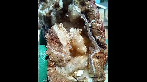 Is there more chalcedony inside?!?!