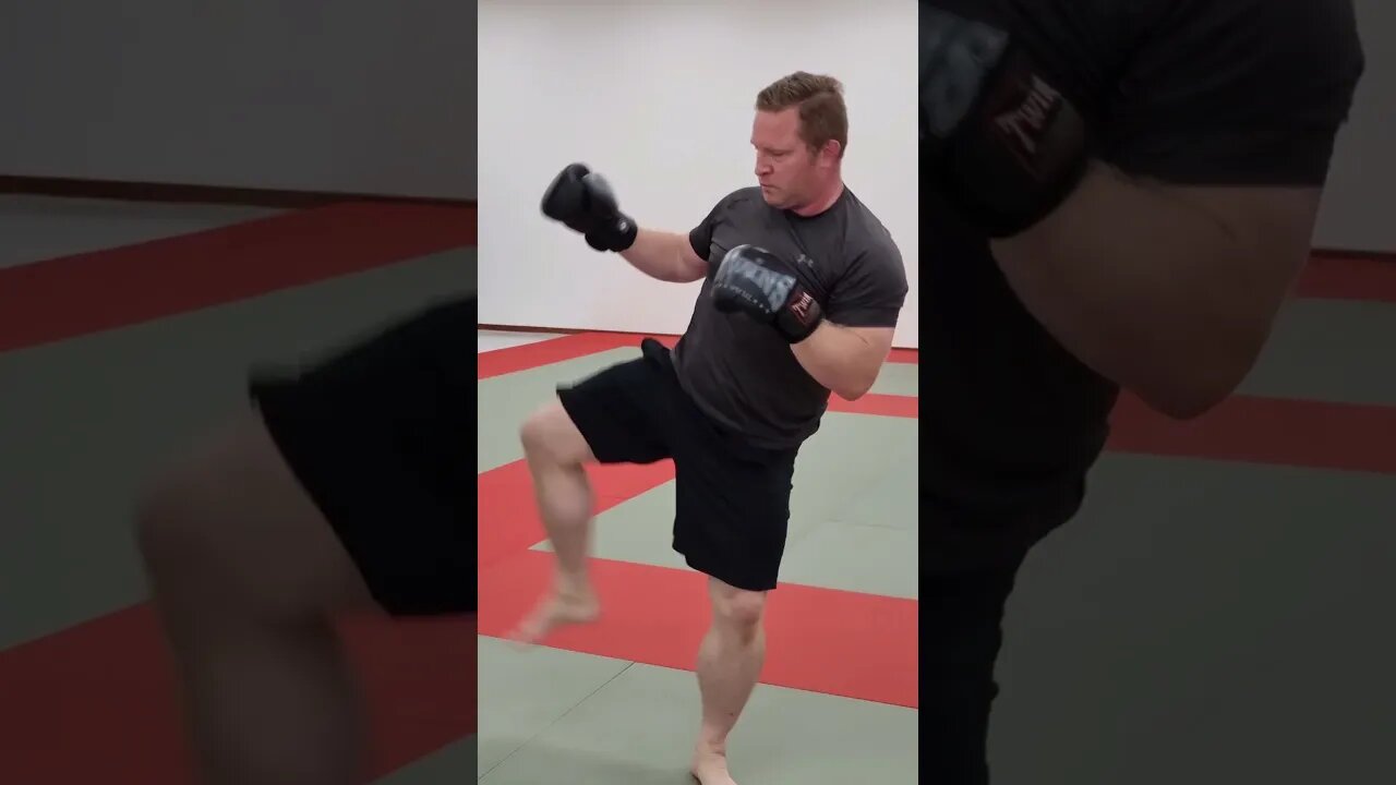 Working on half and full-hip body kicks. #martialarts #heavybag #heavybagworkout #heavybagdrills