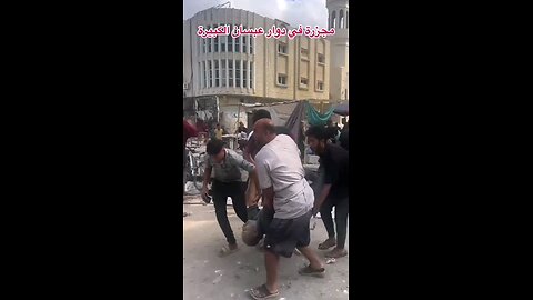 شهداء وجرحى.. مشاهد من منطقة دوار عبسان الكبيرة شرق خانيونس بعد قصف الاحتلال لبناية سكنية.