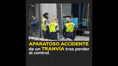 Tranvía pierde su trayectoria e impacta contra una tienda