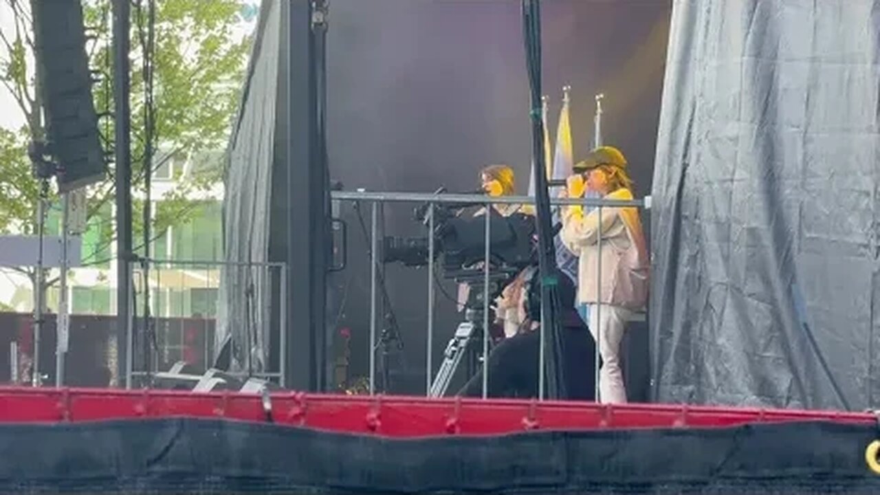 Sara and Tegan performing on Canada day at Canada place