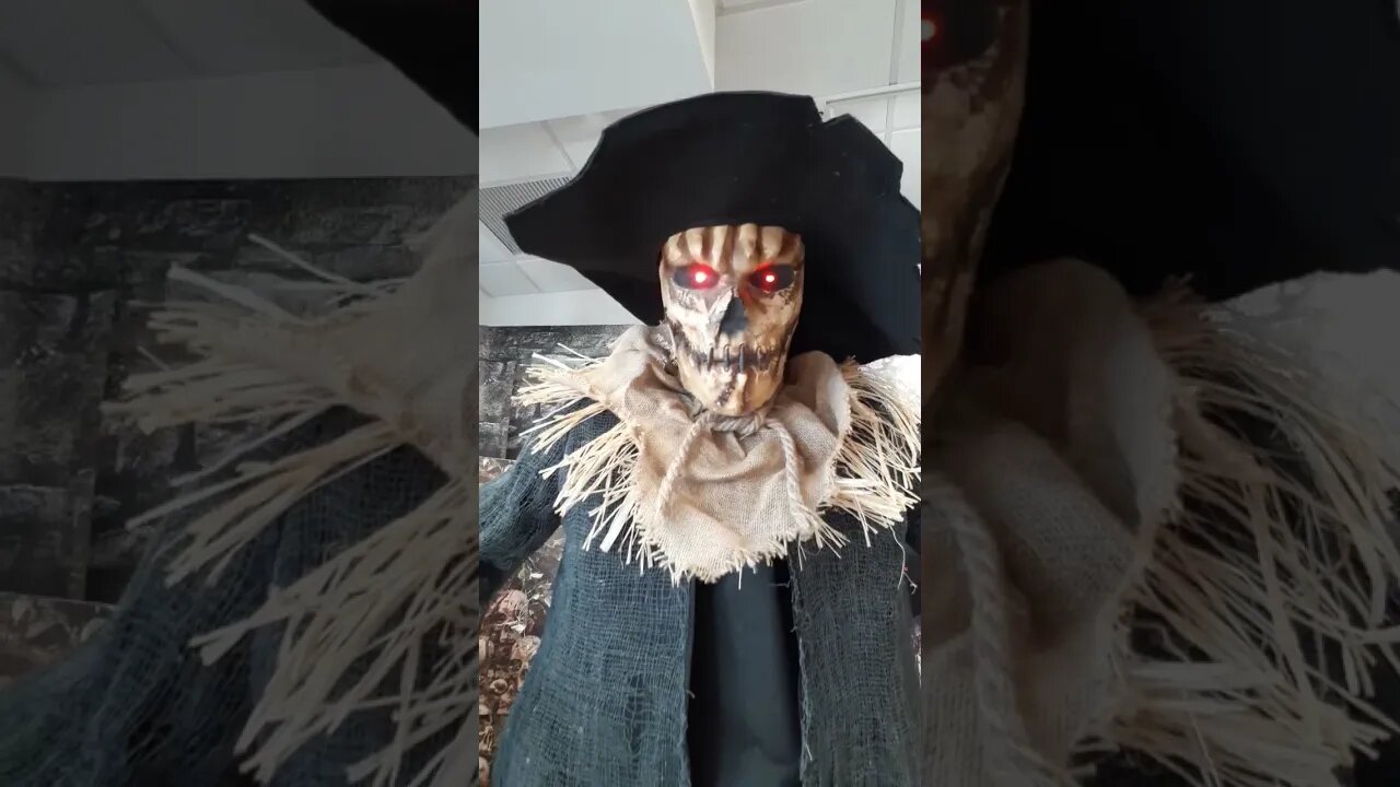 9 Foot Tall SCARECROW Animatronic at HALLOWEEN CITY 2023! #halloween #shorts #animatronics