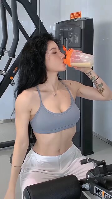 Modern society places equal importance on wellness and physical appearance.😍