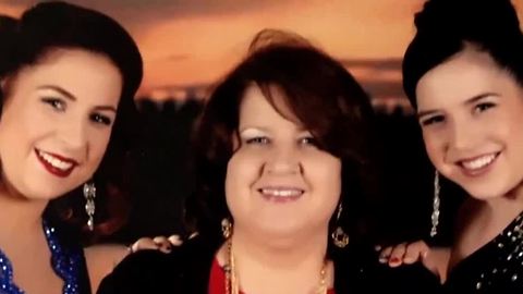 Retired firefighter saves beauty queen's mother