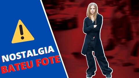 EXCLUSIVO | Avril Lavigne recria capa de álbum nostálgico