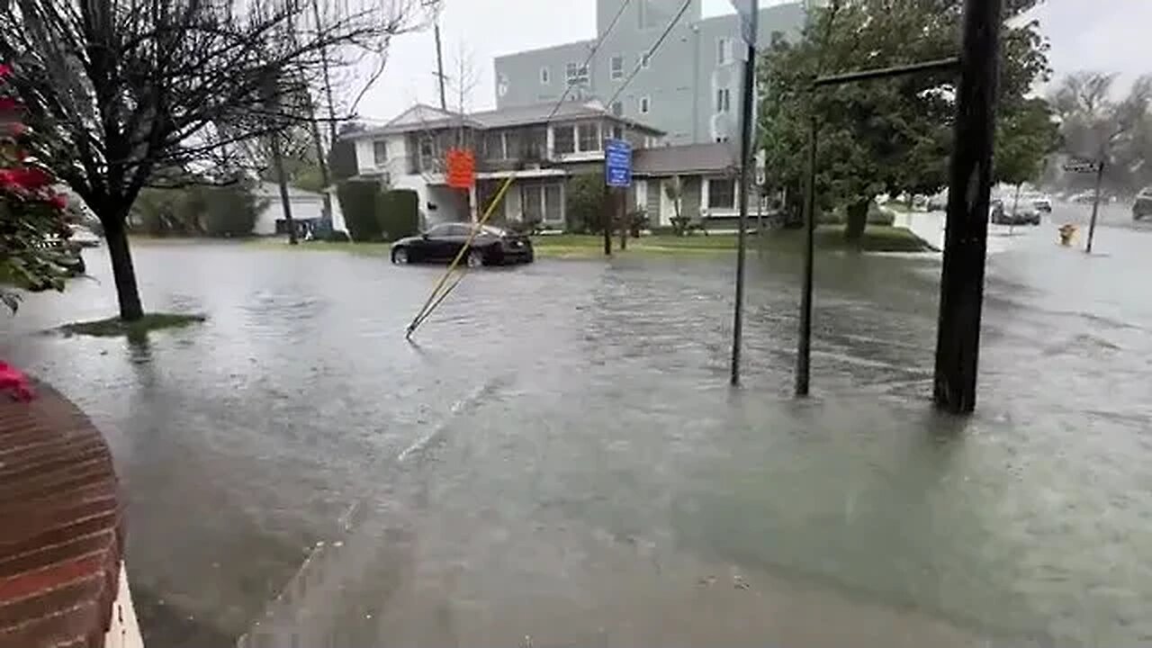 How to add insult to injury when your car is almost flooded… get sprayed by a passing driver.