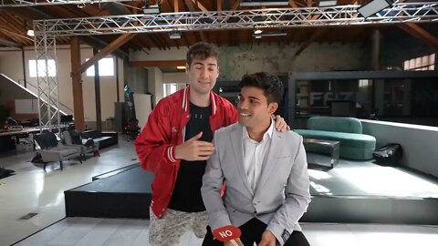 1 Nerd VS 100 Supermodels 1