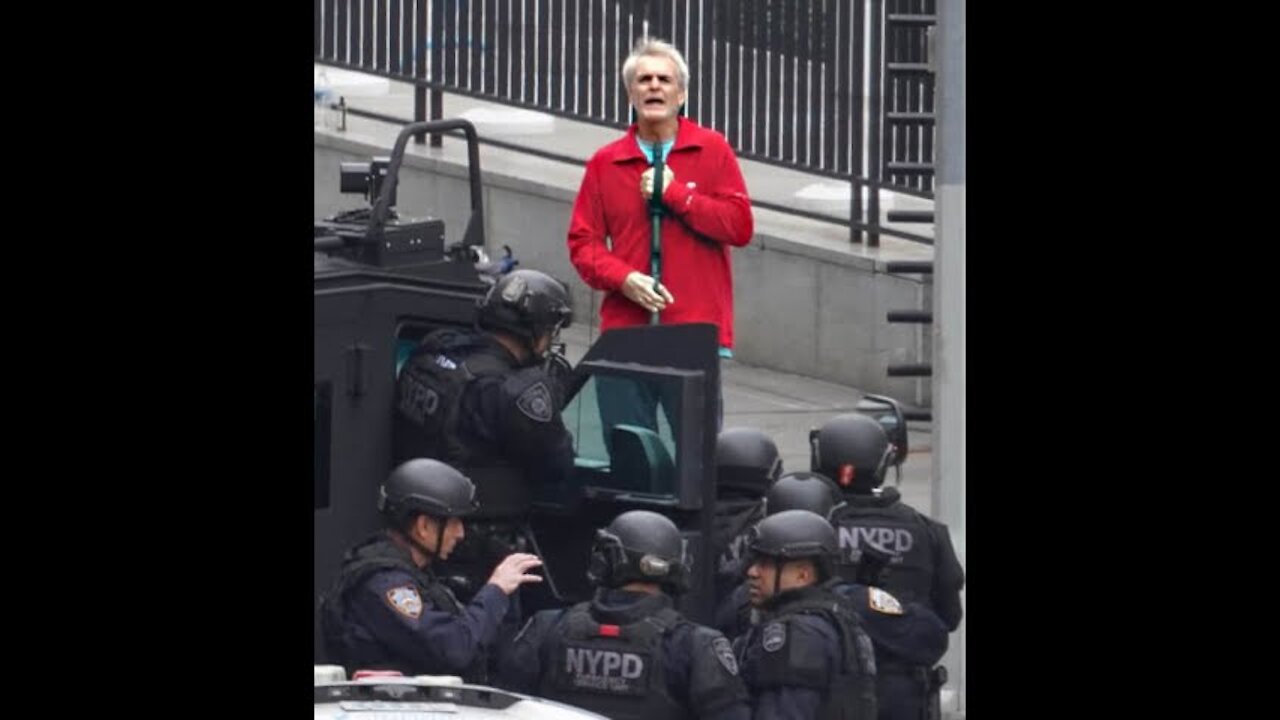 Un homme armé devant le siège new-yorkais des Nation Unis