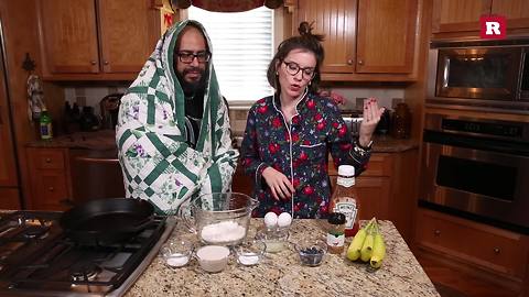 Cinna-banana-berry pancakes with Elissa the Mom | Rare Life
