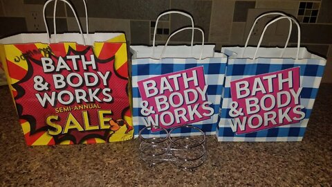 HUGE CANDLE HAUL DUMPSTER DIVING AT BATH AND BODY WORKS!!!