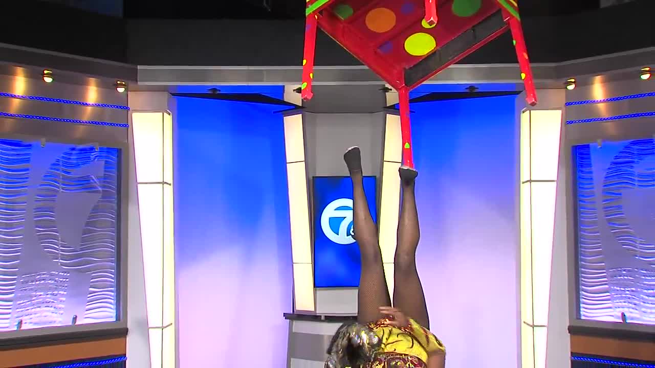 Cirque Dreams Holidaze features amazing acts