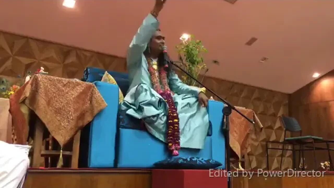 Radhe Krishna Govinda Gopal: Guruji canta antes do Darshan de Belo Horizonte, 29 Maio 2019