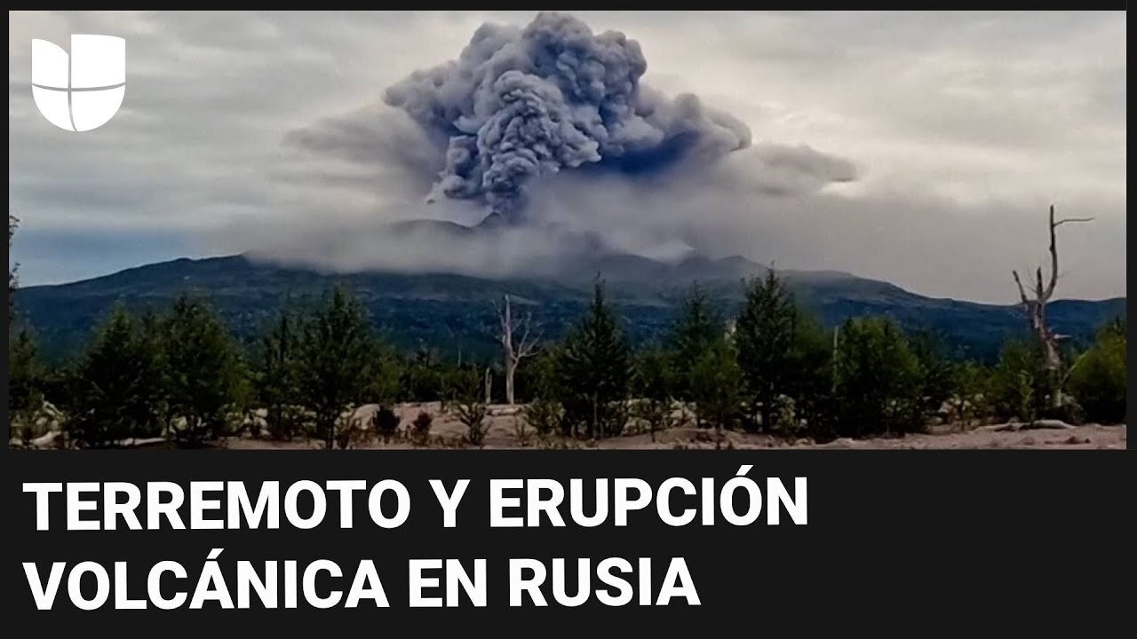 Tras un fuerte terremoto, un volcán lanzó una enorme columna de cenizas en Rusia