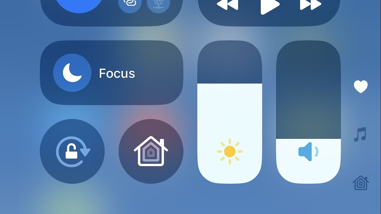 iOS 18 - Arranging Your Control Center Icons on Your iPhone