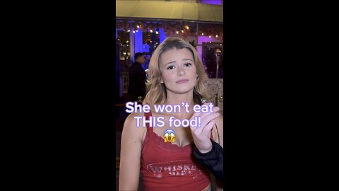 No fair food for her! 😂 Your faves? #theosidelocos #osideadventures #osideornoside #oceanside