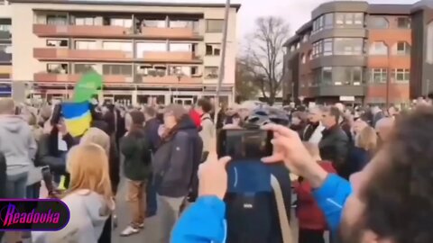 "Warmonger" - in Germany, the crowd tried to disrupt Burbock's speech in support of Ukraine