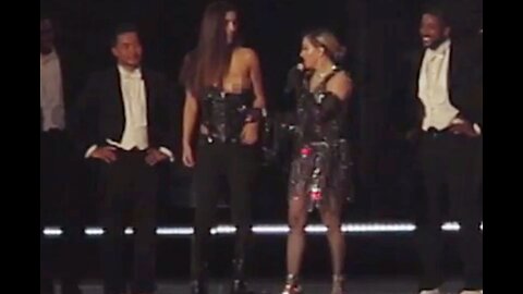 pop stars messing with kids, no one complains about , #black,