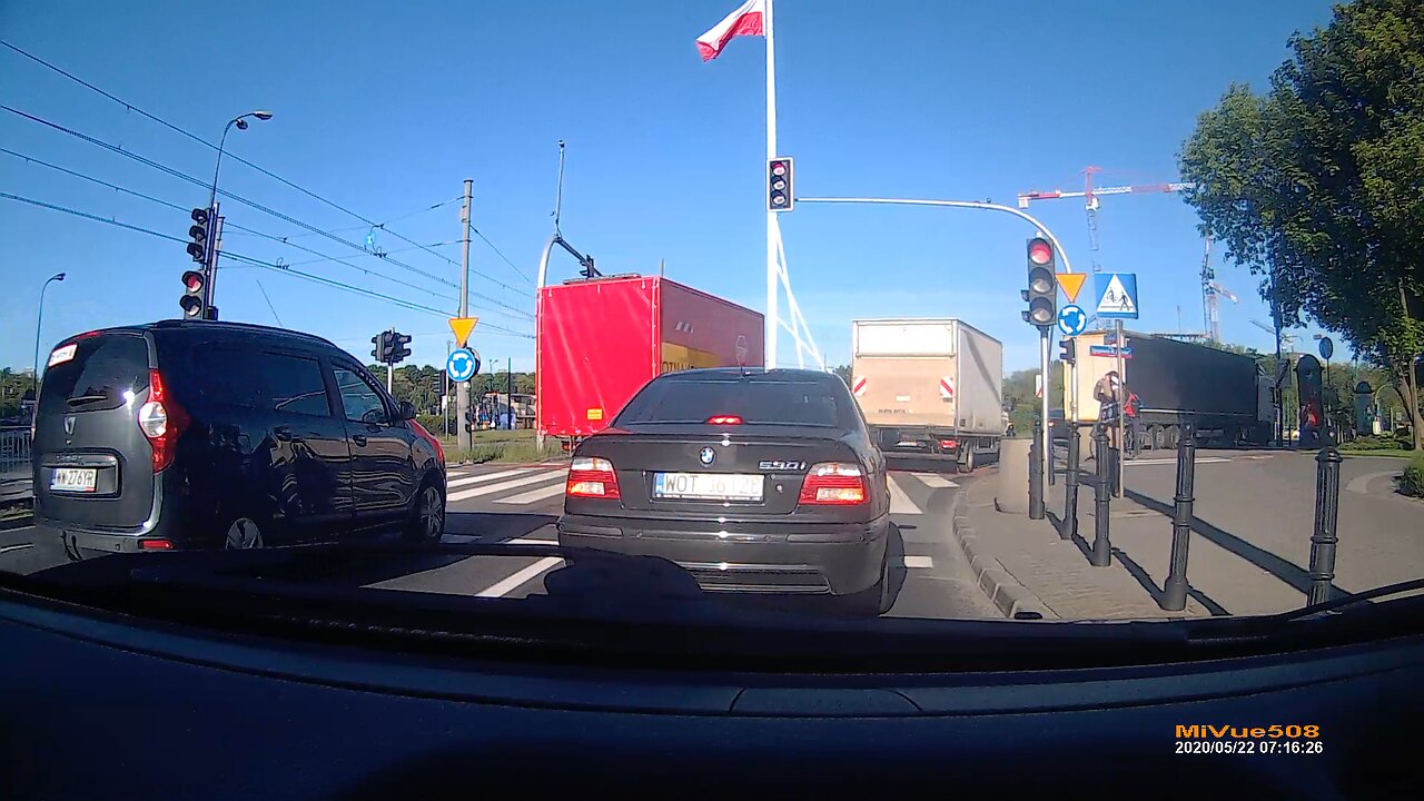 Wjazd na skrzyżowanie na czerwonym świetle