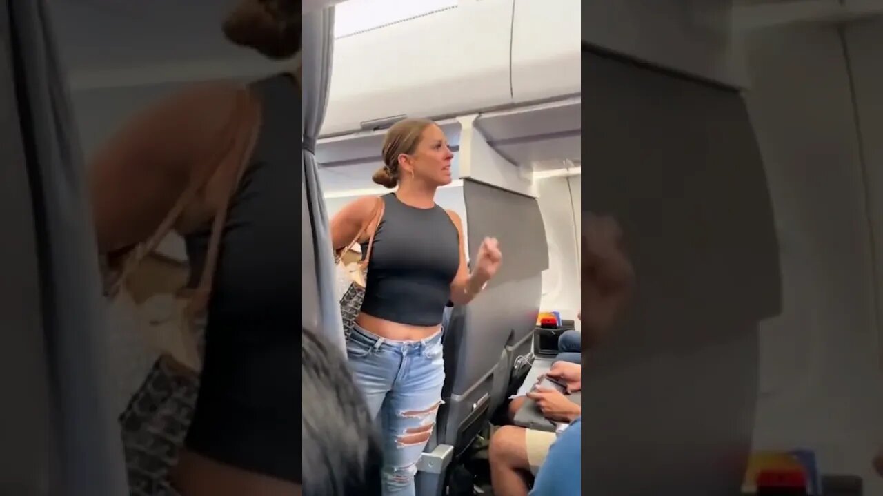 Tiffany Gomas thought she saw an Alien on an American Airlines Flight?