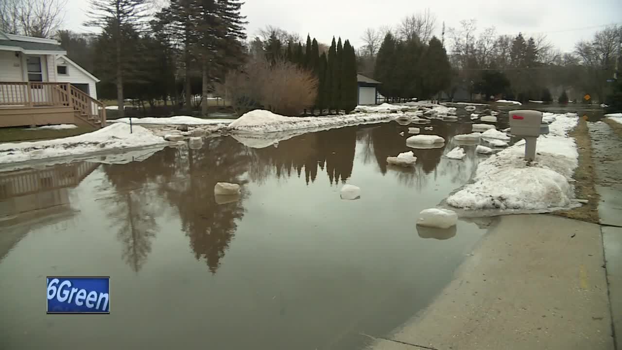 Ice jam causes flooding and evacuations in Manitowoc