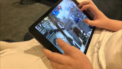 Playing Pub-G With 2 Hands | MIK MIK MANTAC VLOG