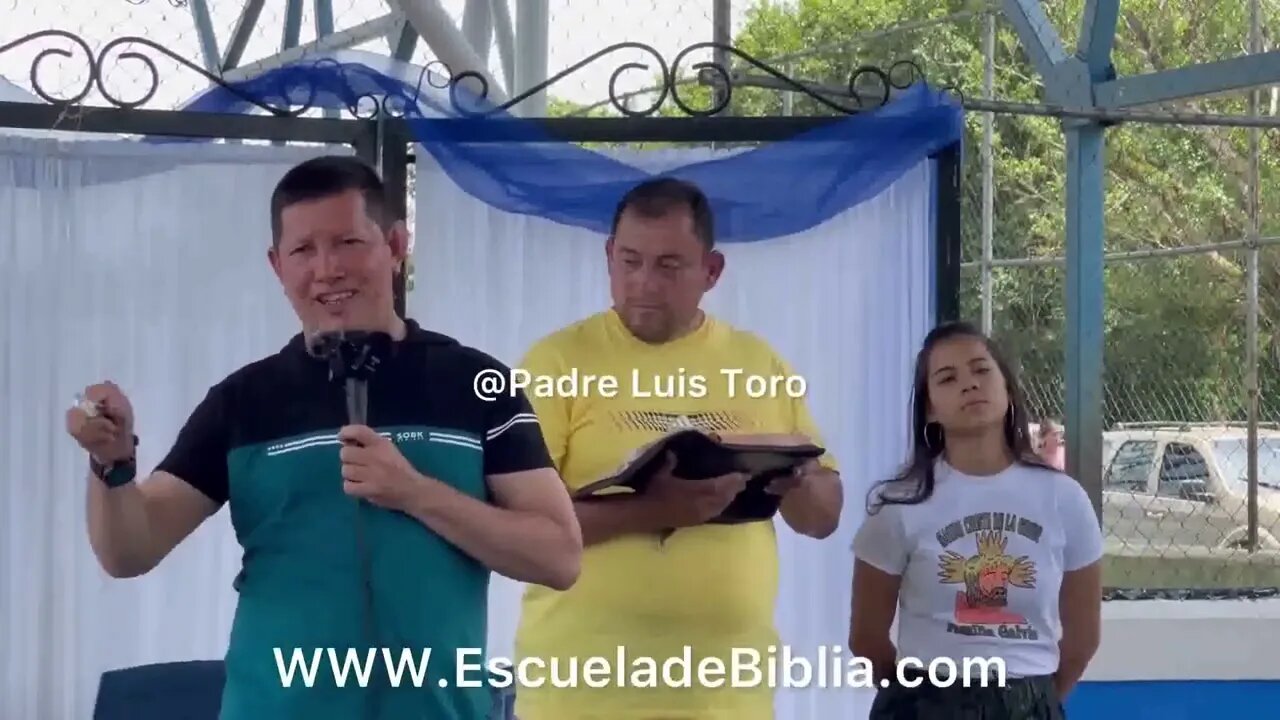 El domingo es día de guardar, no el sábado. Padre Luis Toro.