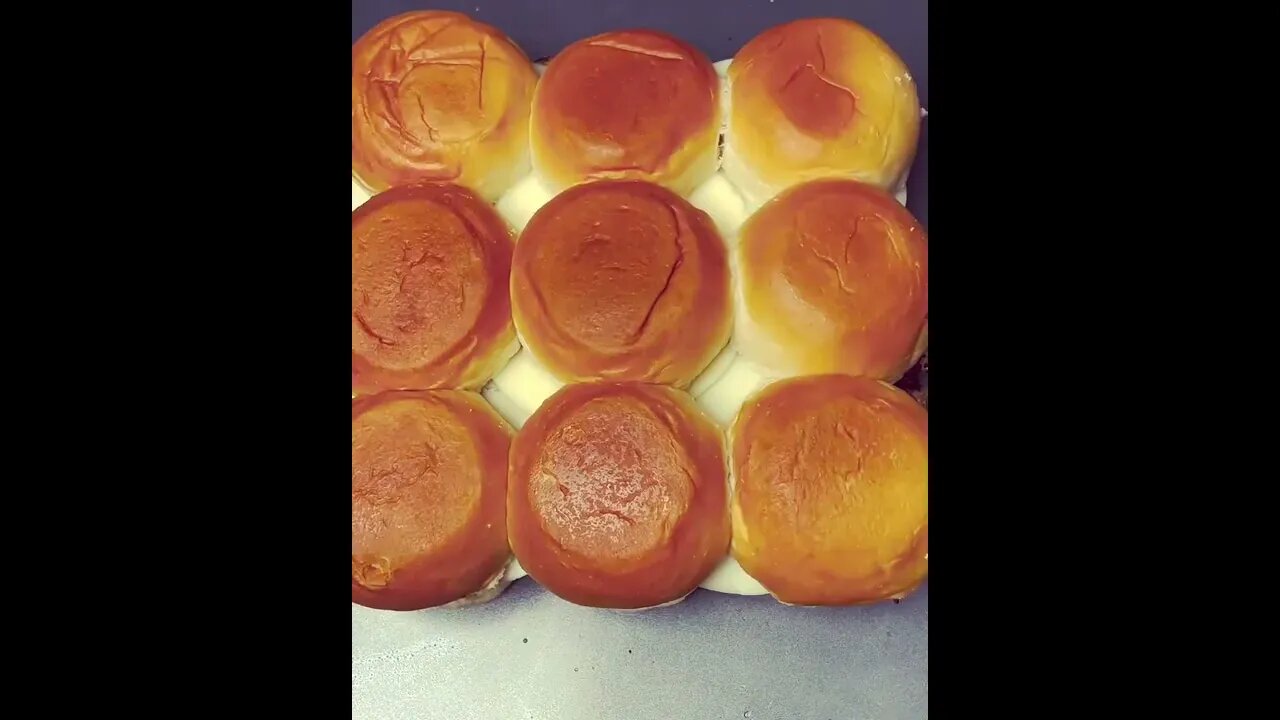 Chicken bacon ranch sliders | @kingshawaiian on IG 🐔🥓 #shorts