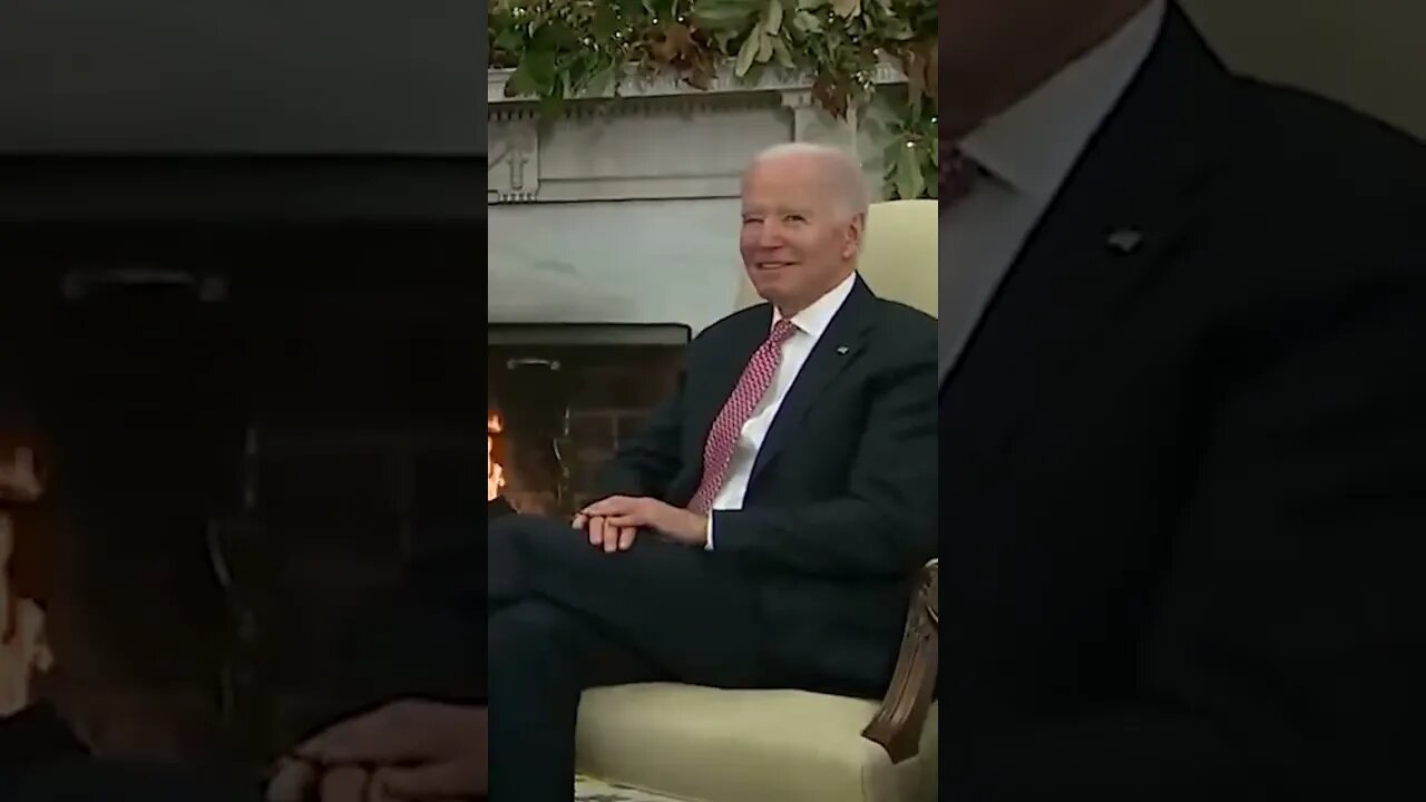 SENILE Biden Smiles as Staff SCREAMS Desperately Trying to Shush Journalists #shorts