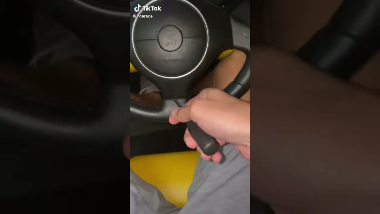 HOW TO REMOVE EMBLEM ON STEERING WHEEL!