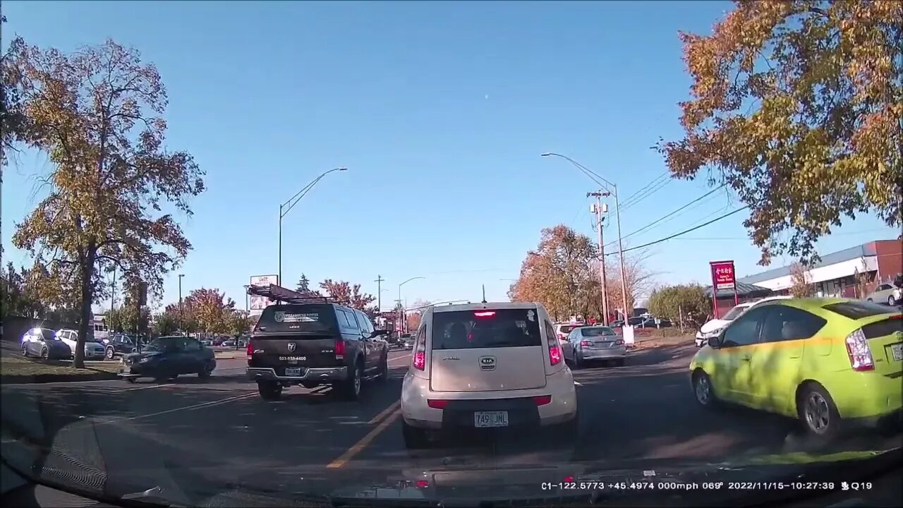 Ride Along with Q #370 - Car Wreck - SE Powell & 83rd 11/15/22 1127 - Photos/Videos by Q Madp