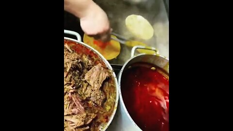 Chronic looking tacos OMG | @guanatos_tacos 🌮🔥 #shorts