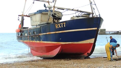 RX77 Hastings Fishermen Returning To Land And Unload There Catch