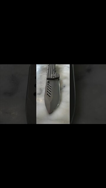 CRAZY!!! Do space marines carry this?!!! #knife #warhammer40k #knifecollection