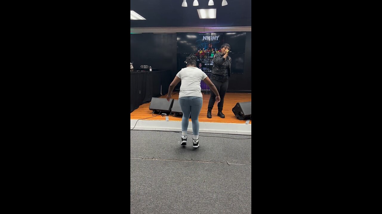 Start your morning off with a praise break 👟👟