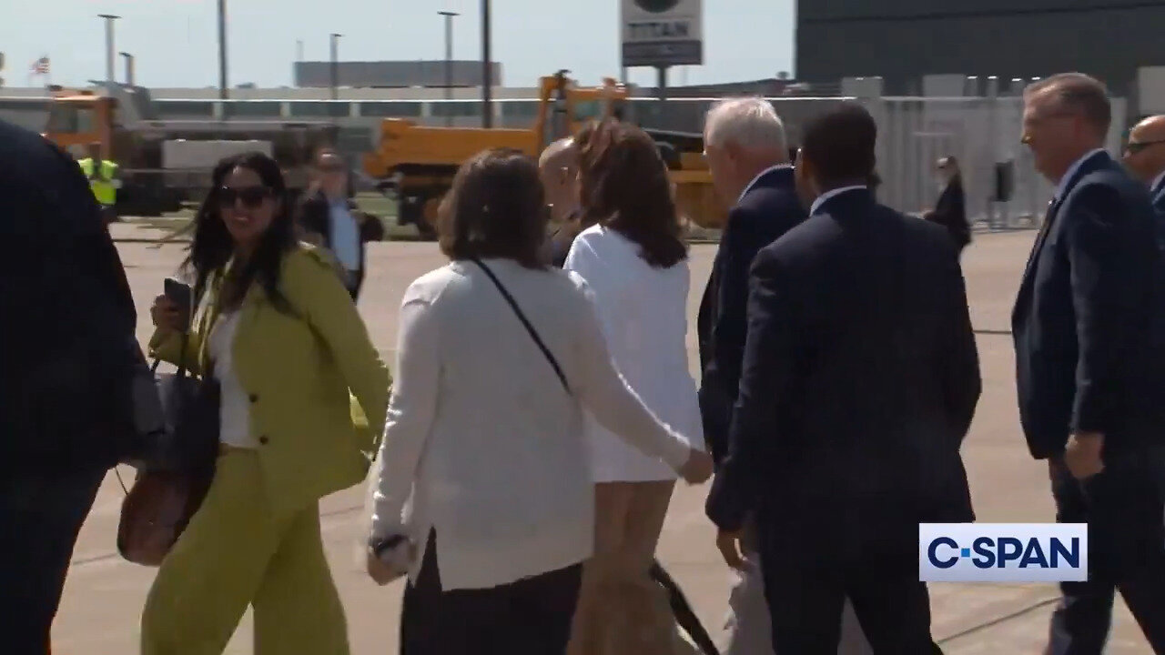 Walz SCURRIES AWAY FROM REPORTERS After JD Vance Called Out Walz For Ducking Questions, Stolen Valor