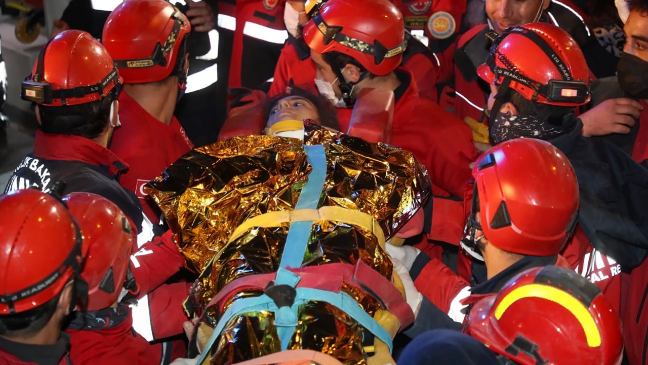 2 Girls Rescued From Rubble After Turkey Earthquake