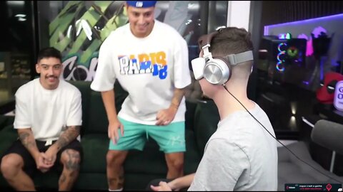 Gago fazendo o desafio do toque e do cheiro com as meninas no #vaidargago