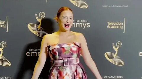 Video: Rachel Bloom strikes a pose at the Creative Arts Emmy Awards