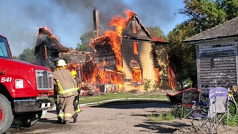 The moment the old house finally fell!