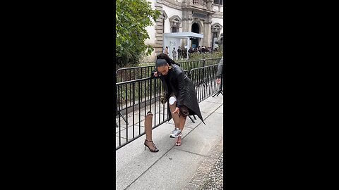 this girl right leg 🦵 cut 🥹