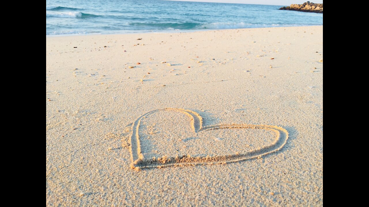 HEART STRING LIGHT ON FLOOR