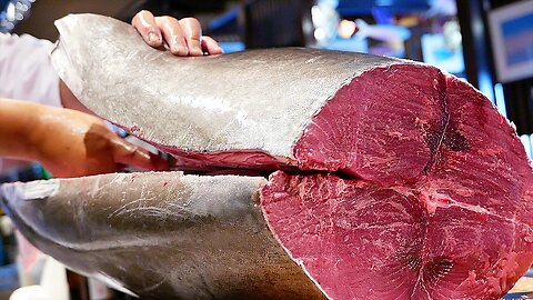 Japanese Food - GIANT BLUEFIN TUNA FISH CUTTING Sashimi Bowl Tokyo Japan