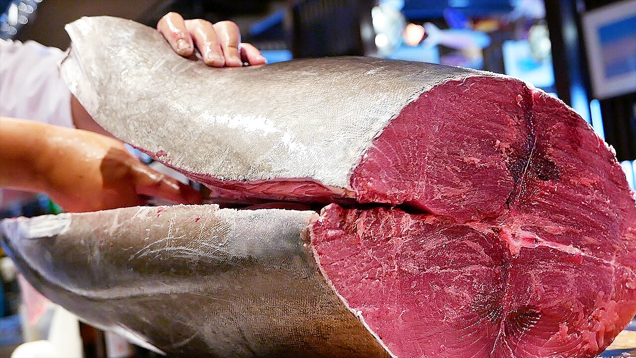 Japanese Food - GIANT BLUEFIN TUNA FISH CUTTING Sashimi Bowl Tokyo Japan