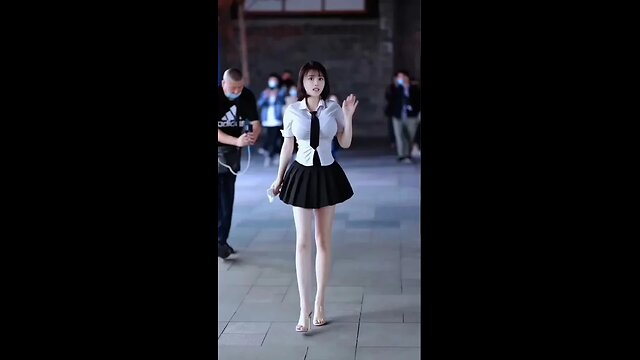 Chinese girl street style fashion #chinesefashion #shortsvideo