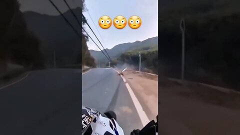 Omg 😱😱😱 कार तो सीधे खाई मे गई 😱😱 car speed 😱😱😱 #shorts