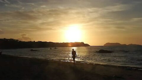 The Creator’s creation: beautiful sunrise in the Philippines
