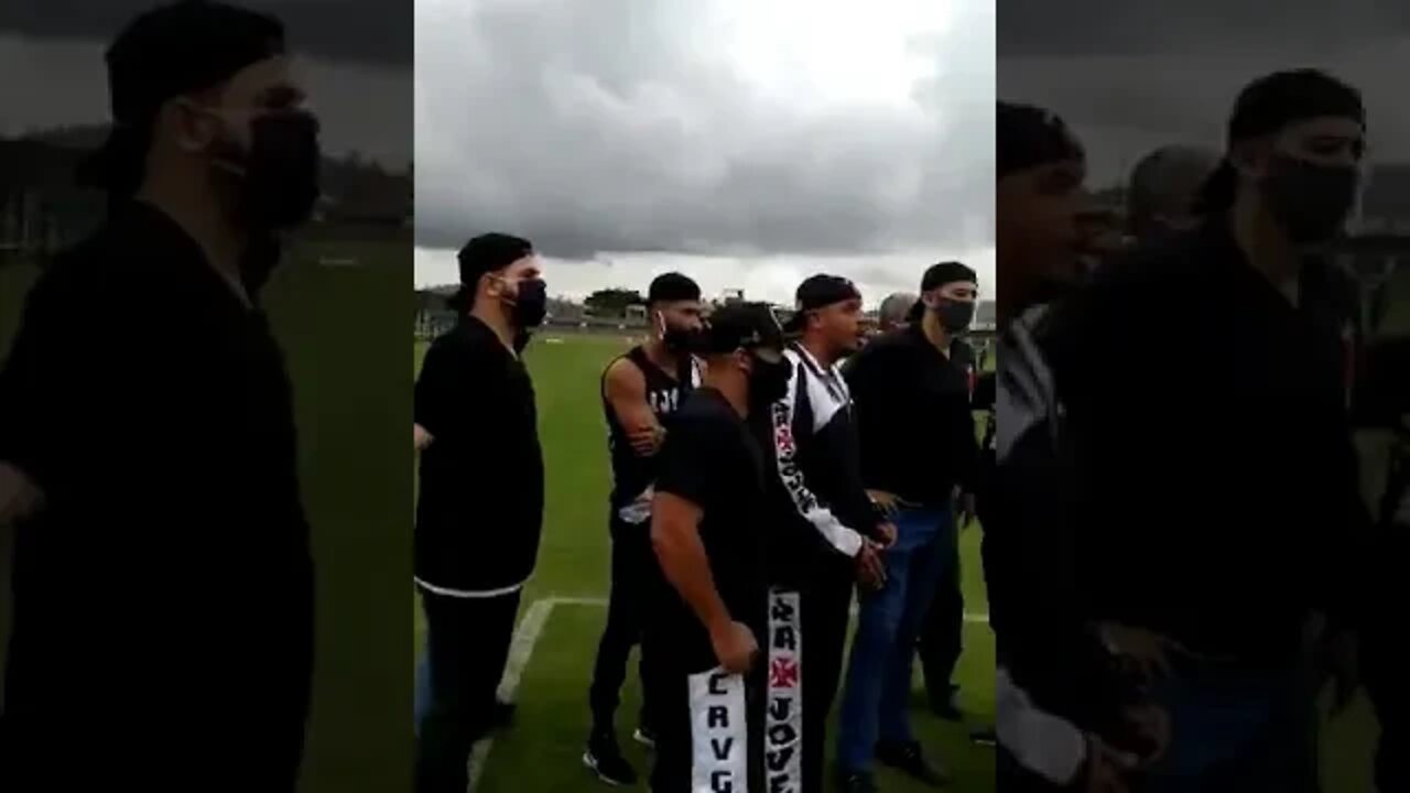 Parte 1 - IRA Jovem invade CT pra cobrar jogadores e técnico do Vasco