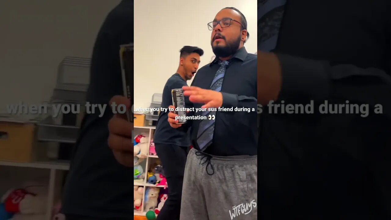 There’s always that one friend that acts like this 🤣 #shorts #comedy #funny #classroom